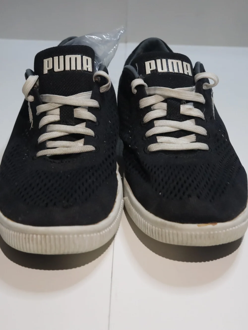 PUMA Women's Black Casual Knit Sneakers with White Soles Size 8 Sportlifestyle